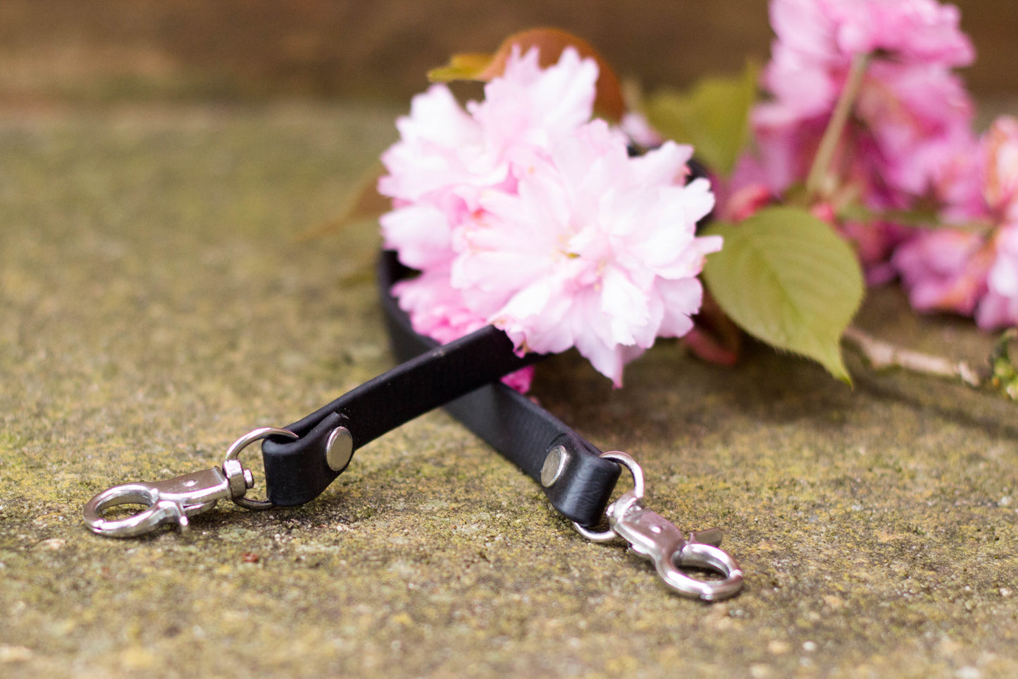 Halteriemen/ Steigbügelhalter für Sättel ohne Packtaschenringe